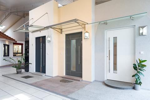 Ausstellung - Haustüren mit Vordach