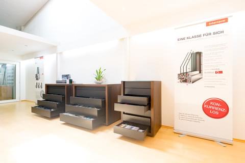 Ausstellung - Profil- und Farbauswahl von Fenstern und Türen